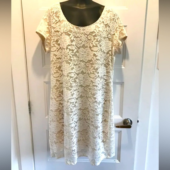 Belle robe chic de dentelle - Picture 1 of 4